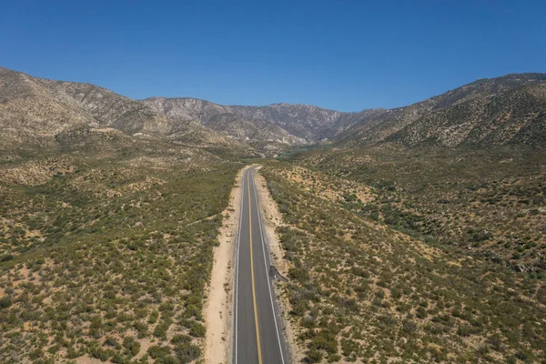 Wilderness Road в пустыне Мохаве в Калифорнии — стоковое фото
