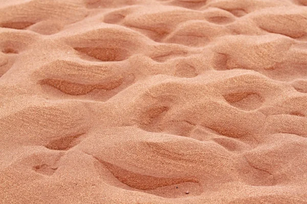 Ondas en arena de playa roja — Foto de Stock