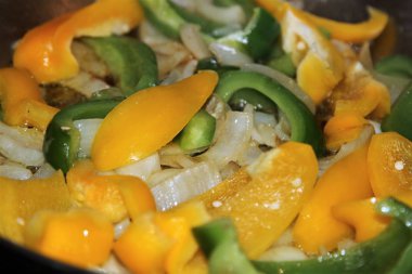 Kızarmış biber, soğan