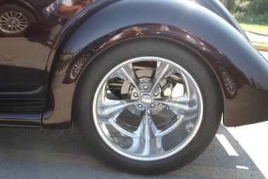 Eski model araba krom lastik