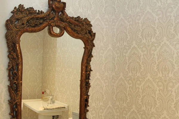 Lussuoso specchio barocco vintage — Foto Stock