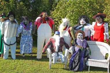 Doldurulmuş yaşam boyutu Cadılar Bayramı kuklalar cenaze sanatçısını içinde