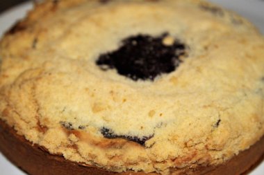 Yaban mersinli pasta kabuk üst ile