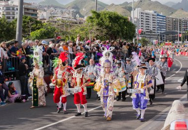 Santa Cruz de Tenerife karnaval geçit