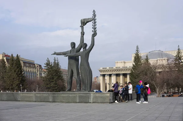En del av monumentet till Lenin i Novosibirsk. Stockbild