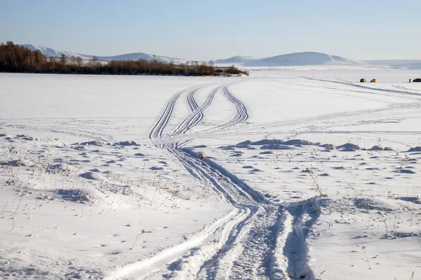 Trace Snowmobile Snowy Lake Fishermen Background — Stock Photo, Image