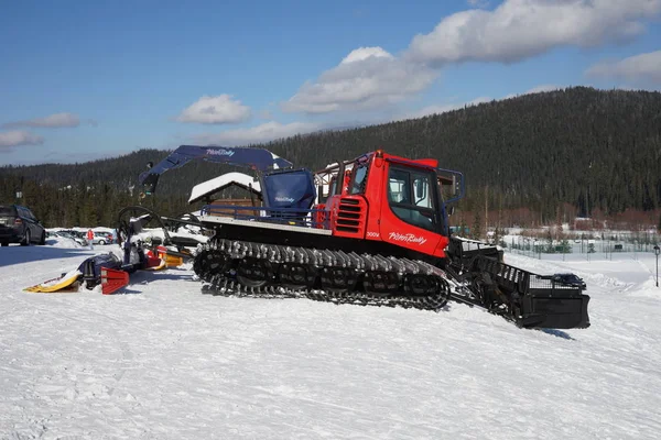 Salanga Kemerovo Region March 2018 Snow Cleaning Bulldozer Cleaning Ski — Stock Photo, Image