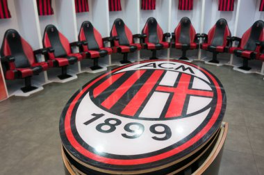 Milan, San Siro / İtalya - 22 Ocak 2019: Giuseppe Meazza ya da San Siro Stadyumu 'ndaki futbolcular için soyunma odasının bir bölümü, 1925 yılında inşa edildi..