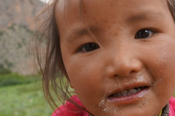 Samar Upper Mutang Nepal August 2014 Smiling Face Unidentified Little — Stock Photo, Image