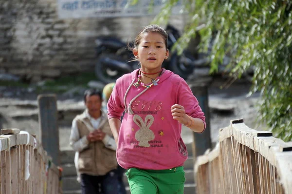 Jomsom Mustang Nepal August 2014 Unidentified Girl Pink Sweater Runs — Stock Photo, Image