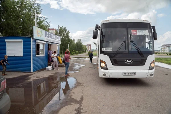 Sharypovo Krasnoyarsk Territory July 2019 Intercity Bus Leaves Central Bus — 스톡 사진