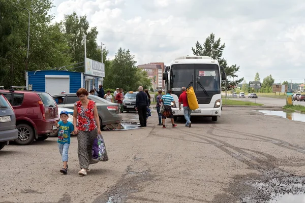 Sharypovo Krasnoyarsk Territory July 2019 People Get Bus Central Intercity — 스톡 사진