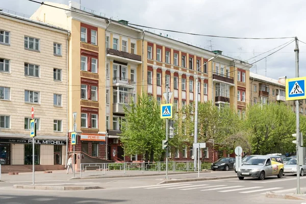 Krasnojarsk Krasnojarsk Territory Maj 2019 Stalin Eran Lägenhetsbyggnad Med Kontor — Stockfoto