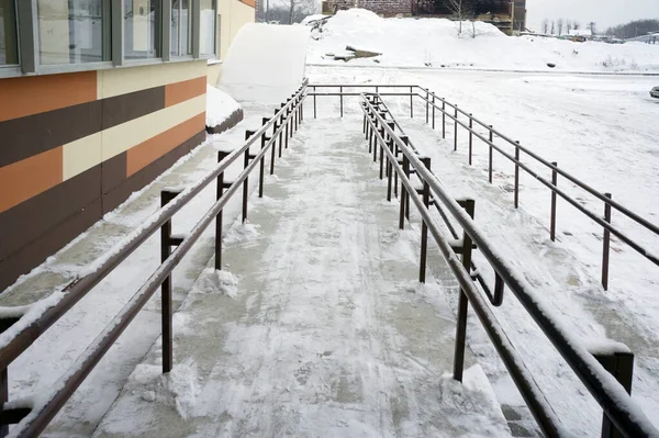 Ramp Voor Wandelwagens Goederenwagens Bij Ingang Van Een Appartementencomplex Novosibirsk — Stockfoto