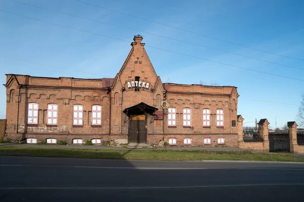 Fachada Edifício Tijolo Velho Hospital Cidade 1898 Dia Ensolarado Outono — Fotografia de Stock