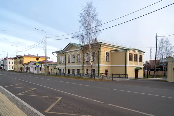 기념물은 세기에 키르타 주거용 건물이며 레닌의 거리에 Yeniseisk 크라스노야르스크 지역입니다 — 스톡 사진