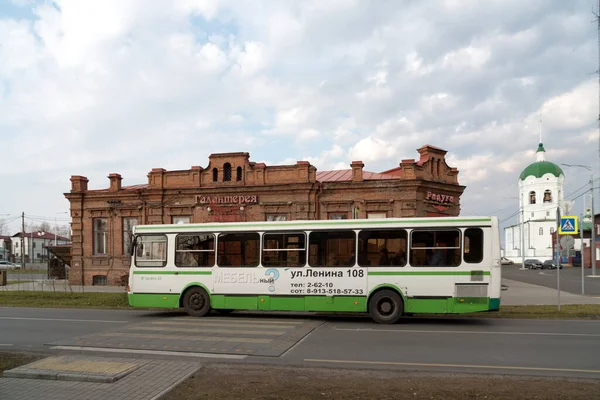 Yeniseisk Krasnojarsk Territory Října 2019 Pravidelný Autobus Jezdí Ulici Kolem — Stock fotografie