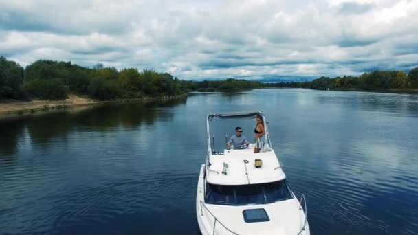 Zdjęcie Lotnicze Pięknej Niebieskiej Laguny Gorący Letni Dzień Motorówką Piękna — Wideo stockowe