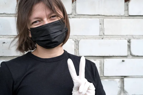 Mujer Joven Con Mascarilla Médica Mujer Con Máscara Protectora Signo — Foto de Stock