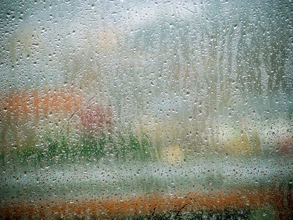 Gotas de lluvia en ventana — Foto de Stock