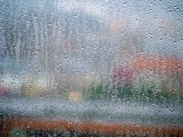 Gouttes de pluie sur la fenêtre — Photo