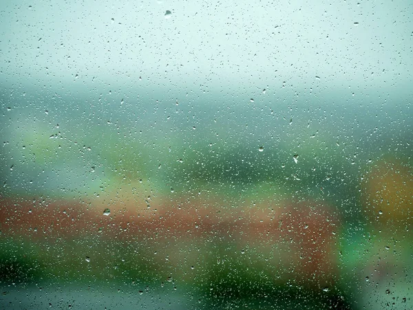 Regendruppels op het raam — Stockfoto