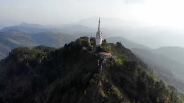 Beyaz kuledeki merdivenler