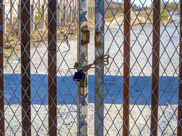 Viejas Cerraduras Oxidadas Puerta Concepto Prisión Encierro —  Fotos de Stock