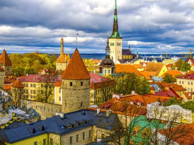 Tallinn 'deki kırmızı evler.