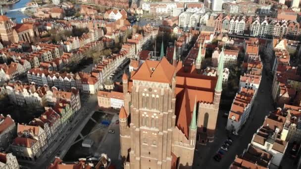Przelot Nad Kościołem Marii Gdańskim Starym Miastem — Wideo stockowe