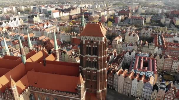 Przelot Nad Kościołem Marii Gdańskim Starym Miastem — Wideo stockowe