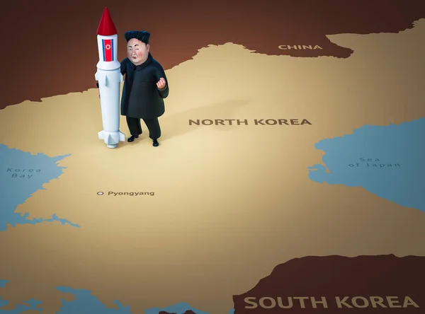 平壤，2017 年 4 月 11 日︰ 北韩威胁使用核武器。金正云的人物肖像 — 图库照片