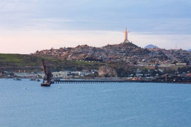 Panoramik Coquimbo ve Millennium üçüncü çapraz El Vigia tepenin üstüne.