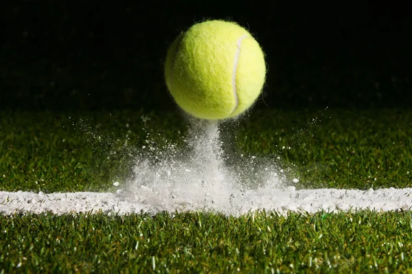 Ponto Jogo Com Uma Bola Tênis Batendo Linha — Fotografia de Stock