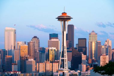 Seattle, Washington State, Amerika Birleşik Devletleri: Temmuz 12, 2011: manzarası, şehir Seattle Space Needle Gözlem Kulesi ile binaların.