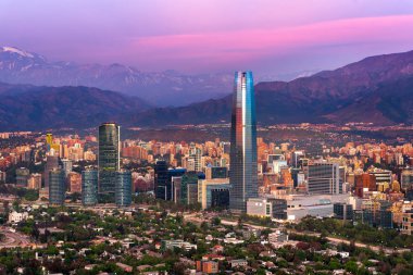 Santiago de Chile Andları arkadaki ile panoramik