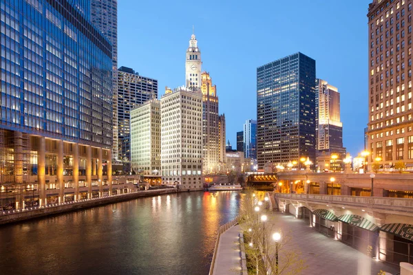 Pohled Chicago Řeky Riverwalk Kancelářských Budov Centru Města Chicago Illinois Stock Fotografie
