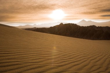 Güneş doğarken Valle de la Muerte (Death Valley İspanyolca), Los Flamencos National Reserve, San Pedro de Atacama, Atacama Çölü, Antofagasta bölgesi, Şili, Güney Amerika