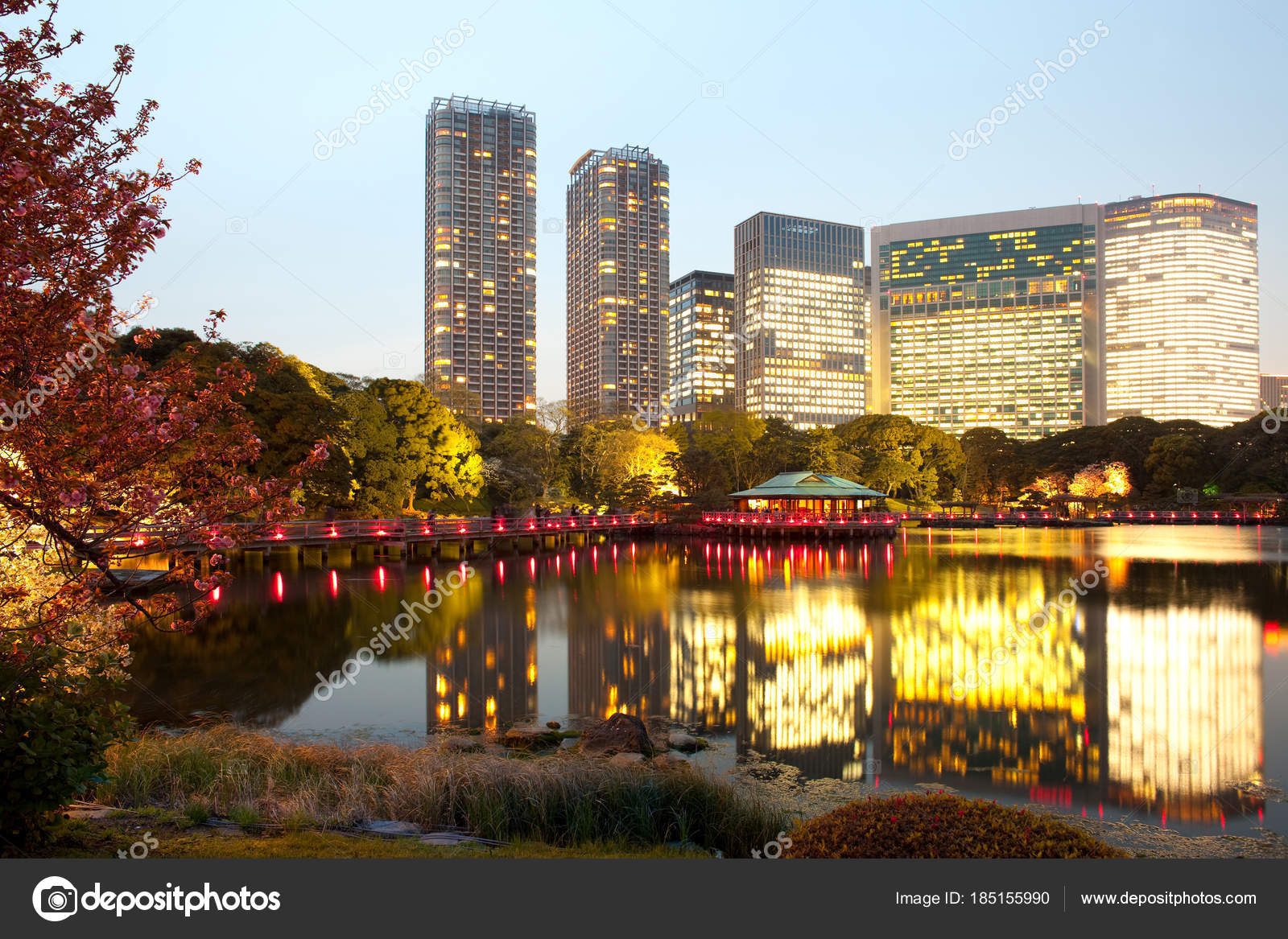 Hamarikyu Also Hama Rikyu Public Gardens Modern Skyscrapers