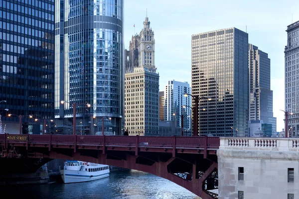 Мост Стейт Стрит Через Чикаго Ривер Чикаго Иллинойс Сша — стоковое фото