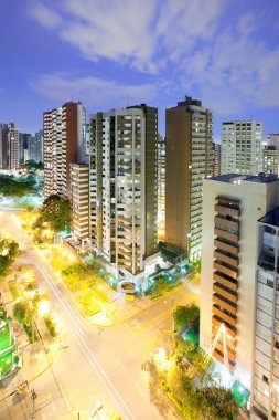 Panoramik Batel mahalle ve Praça do Japao (Japonya Meydanı), Curitiba, Parana devlet, Brezilya