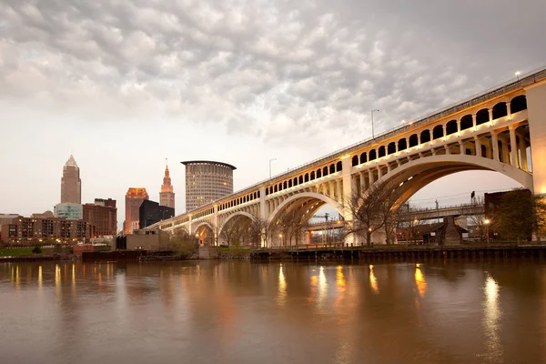 Detroit Superior Bridge Cuyahoga River Downtown Skyline Cleveland Ohio Eua — Fotografia de Stock