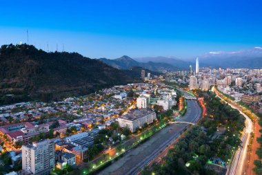 Panoramik Providencia ve Las Condes bölgeleri ve Bellavista mahalle, Santiago de Chile