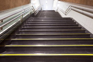 Bir metro istasyonu, Santiago de Chile merdiven