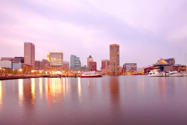 Şehir şehir manzarası ve Inner Harbor, Baltimore, Maryland, ABD