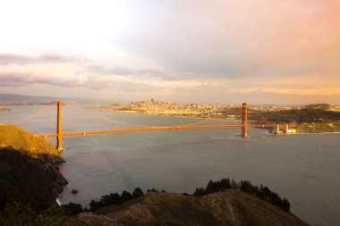 Golden Gate Köprüsü gün batımında, San Francisco, Kaliforniya, ABD