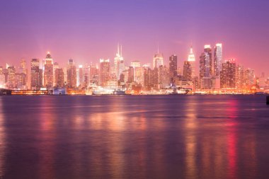 Hudson Nehri ve midtown Manhattan, New York City, Ny, Amerika Birleşik Devletleri Skyline üzerinde yansıması