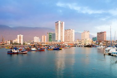 Şehir ve Iquique bağlantı noktasından, Chil, marina manzarası