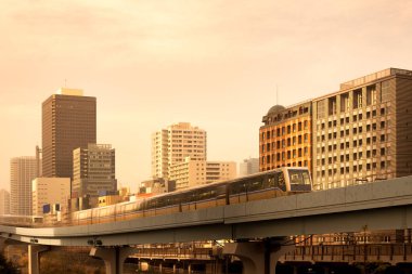 Yükseltilmiş Yurikamome Monoray Shiodome alan, Shimbashi, Tokyo, Kanto bölgesi, Honshu, Japonya