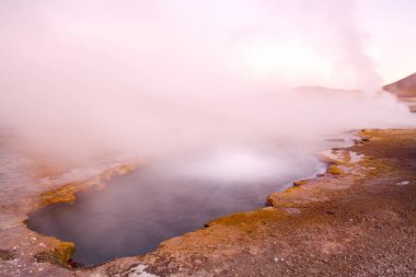 El Tatio Geysers, Atacama Çölü, Antofagasta bölgesi, Şili, Güney Amerika 4300m yükseklikte doğal kaplıca Havuzu